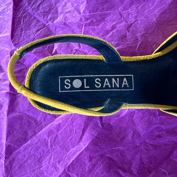 Ladies size 9 yellow suede, 1 3/4” kitten heel shoes - Picture 2 of 5